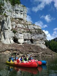 Au pied du Rocher de la Vierge Au pied du Rocher de la Vierge