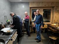 Les hommes à la tâche Les hommes à la tâche